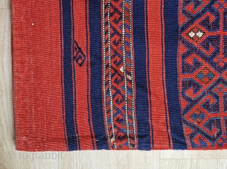 Antique northwestern Anatolian nomadic chuval. Karakeçili, Yüncü or Kubaş tribe. Mint condition. Authentic selvage sewings. Dimensions: 115 cm X 70 cm.            