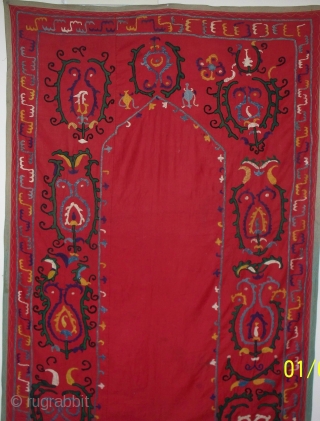 A antigue uzbek suzani beautiful colours, beautiful stitches and very good condition, i think it is sahrizabz suzani region.size: 98cm X 144cm           