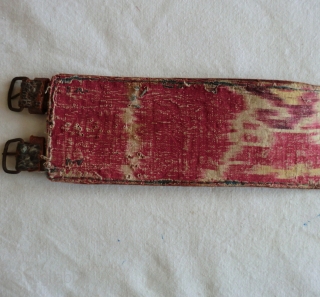 Uzbek Lakai Silk Embroidered Leather Belt with Pouch. This belt shows quite a bit of wear but it is still in good condition.
It measures 3" by 32"
      