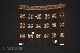 Afshari bag. 19th century.
Soumak and jijim on goat wool warp. White cotton.
Decorated back. Nice colors.
Holes on the back and corners. Good condition of the front.
Surprising soft and supple for goat hair.
Size :  ...