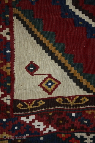 Gashgaï kilim, 19th century.
Arround 1,53 x 2,28 m
Great colors, very good condition (one tiny hole, few fringes are missing).
Please, ask for more informations and pictures.
        