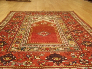 Kız Milas circa 1860. Rare Antique Carpet in original condition.
Size 168 cm x 118 cm.                  