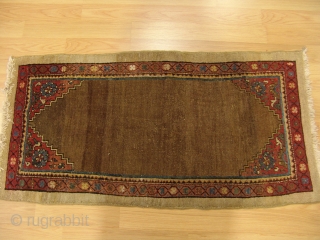 Small Tribal Bagscheisch Size 0,71 x 1,30
Good Condition and very unusual size, camel colors                   