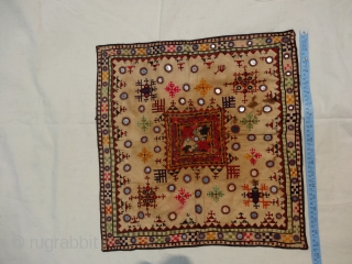 WEDDING SQUARE FROM SUTHAR GROUP OF THATPARKER SINDH PROVINCE PAKISTAH. 
ALSO SIMLIAR PIECE ARE FOUND FROM JAISALMER AND BHUJ REGION OF INDIA ON BORDER OF PAKISTAN. 
SILK FLOSS EMBROIDERY. VERY SIMILIAT WAY  ...