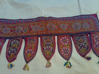 old mochi work door hanging fine work

and in good condition and natural colors 

collection from jaisalmer handloom handicraft industries

              
