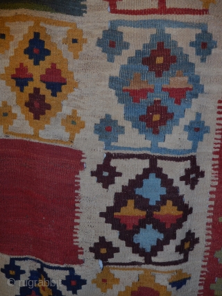 Amazing SW Persian Kilim 
superb vegetable dyes 
all wool 
some minor restorations
4'8''x7'7''
 Ca. 1875


571 2697459                  