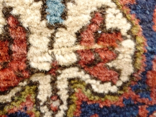 Feraghan Sarough Sarouk Josan - Great little carpet, lovely colours. Last photo unenhanced shows natural colours taken in mild sunlight.

Excellent usable condition, one tiny area showing foundation, see photo, otherwise pile is  ...