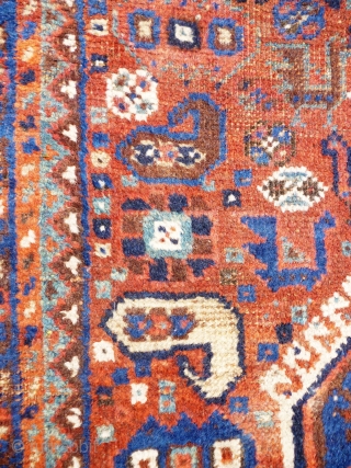 Murgh Carpet, Qashqai'i motifs on a Khamseh piece. Pile medium to low - see photos i.e. central emblem & field edges low - see penultimate photo. Ends intact and secured. Sides tatty  ...