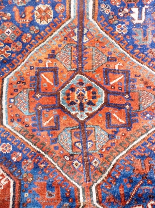 Murgh Carpet, Qashqai'i motifs on a Khamseh piece. Pile medium to low - see photos i.e. central emblem & field edges low - see penultimate photo. Ends intact and secured. Sides tatty  ...