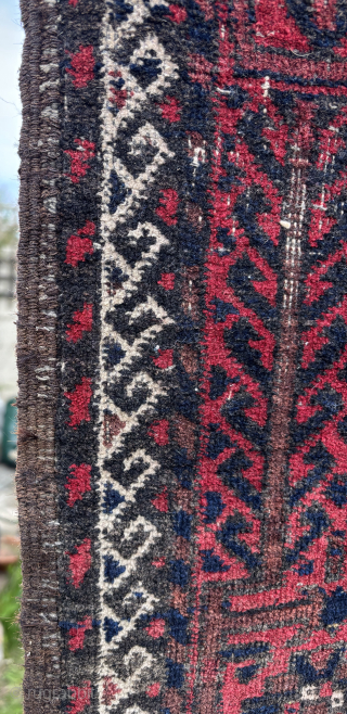 Baluch rug with birds in field. Nice drawing in border. Last photo is back of rug. Size: 165 cm x 90 cm / 5 ft 4 in x 3 ft.
Please contact me  ...
