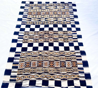 Lovely vintage Arkilla Jenngo blanket. West Africa, circa mid 20th century. Coloured wool and soft white cotton. Size 187 x 127 cm           