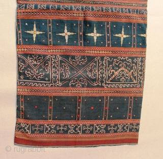 19th Century Indonesian Textile call Saroong Tapis "cucuanda" Lampung. Size: 134cm x 60cm. Good conditions. Please contact us for more large image or any inquiries.        