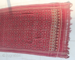 India 18th-19th century patola sari textile. Size: 460cm x 105cm. condition : look at the picture, free from any repair. found from sumatera Indonesia.         
