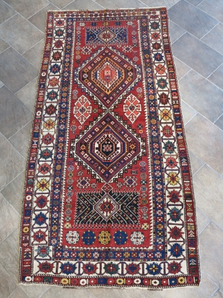 Antique Shirvan cm 260x117. As you can see the weaver changed the proportion of the border;). In very good condition.             