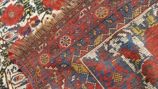  Khamseh gul farang from qashqai confederation. cm 180x141. wool on wool. Both end missing.                  
