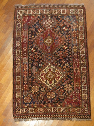 Kashkay, qashqai cm 184x116. lovely piece with a little repair on the corner. fringes 35 cm new from a side and ten from the other. the carpet is really in a good  ...