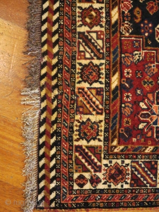 Kashkay, qashqai cm 184x116. lovely piece with a little repair on the corner. fringes 35 cm new from a side and ten from the other. the carpet is really in a good  ...