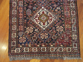 Kashkay, qashqai cm 184x116. lovely piece with a little repair on the corner. fringes 35 cm new from a side and ten from the other. the carpet is really in a good  ...