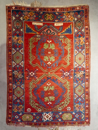 Kazak full pile dated 1922 with inscription . Mint condition, only open fringe on the top. Amazing green and light blue, soft wool and really attractive design. Size cm 150x110
   