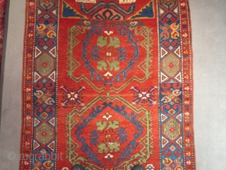 Kazak full pile dated 1922 with inscription . Mint condition, only open fringe on the top. Amazing green and light blue, soft wool and really attractive design. Size cm 150x110
   