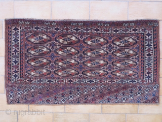 Unusual Turkmen Chuval, probably yomut (yomud). As ome of the most relevant person in this group said: Part yomud, part chodor with a sprinkle of levity: "CHOMUD"
Size is cm 127x70. Very good  ...