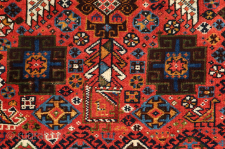 Antique Qashqai Shekarlou small format, cm 150x106. 2 small repair on the field, please check the pictures. Otherwise, very good condition, 2 fades/stains on main border. Very interesting piece with all over  ...