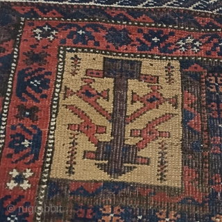 A very interesting Baluch prayer rug with an unusual hand panel with a sort of "animal tree".

cm 130x75

for any further info and other images, please on wapp +393202827599     