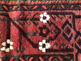 A lovely Baluch with great design, super graphical border. and floppy wool.
Corrosions and some repair to do.
cm 147x82.               