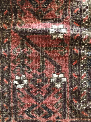 A lovely Baluch with great design, super graphical border. and floppy wool.
Corrosions and some repair to do.
cm 147x82.               