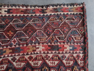 Sumakh khorjin probably Qashqai' or Bakhtiary. Nice colors. Very Good condition. size about cm 60x60. 
                 