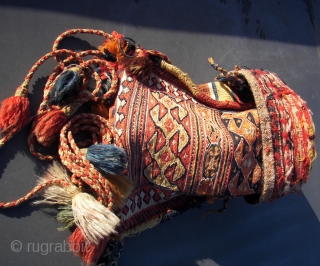 South Persian Tribal,Qashqai ? . Chanteh/Bag/ 'qalyandan,  Wool on wool and some cotton .Sumak and Kilim technique. First quarter 20Th.Cnt. 42 x 29 cm. Including tassels,and topstrap + ring 106 cm. 