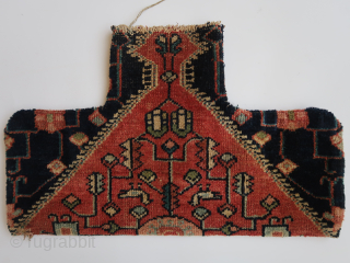 One large redwood brick colored rhombic, divided ( in two triangles ) at the bottom of the bag,  two birds on each side,a dark blue ground . With some green floral  ...