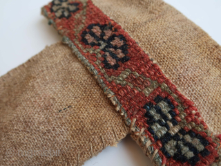 Fragmented bag, pouch, tutundan . Ca : 19,5 cm x 20,5 cm . wool, cotton, hole. 
Kurdish ?  Central Asian ? .          