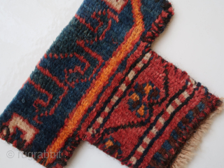 Bag, pouch, tutundan ? Ca : 23 cm x 28 cm . Luri - Bachtiari ? . Fragment(ed.).               