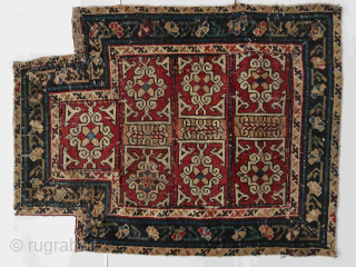 Small Caucasian ( Shirvan ? / Shirwan. ? ) fragment. Ca : 73 cm x 56 cm .               