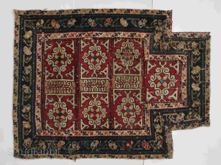 Small Caucasian ( Shirvan ? / Shirwan. ? ) fragment. Ca : 73 cm x 56 cm .               