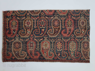Frament, several large boteh s on a dark blue field.  Ca : 79 cm x 45 cm. Bidjar ? / Kirman ? .         