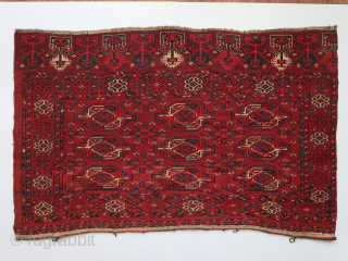 Ersari . Ca ; 88 cm . x 135 cm . ( fragment ? )  (The Turkmen tribe Kizil Ayak is often seen as a sub-group of Ersari. ) listening ,  ...