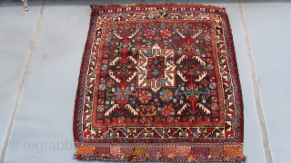 Khorjin Persian Khamseh, Ghasghaie, (S.W.P.T), no kilim backside . Wool on wool. ca ; 63 cm x 69/70 cm  .24,7 inch x 27,5 inch.  Great colours. See also ; Woven  ...