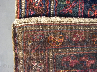 Maybe.. Khamseh.  Wool on wool, there is no goathair in it.  Old , ca. 245 cm. x 115 cm.            
