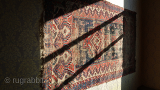Zoomorphic & fragmented, wool, cotton. cleaned. Kurdish Caucasian ? Ca; 125 cm. x 163. cm. ca; 49 inch. x 64 inch. 325,oo euro ex transportcosts and insurance.
Listening ...