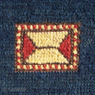A gorgeous Fachralo, ca. 1880-1900 . Wool on wool. All ends and sides original, backside accordingly to this end/time of era. Some old restorations in the field . Ca. 170 x 115  ...
