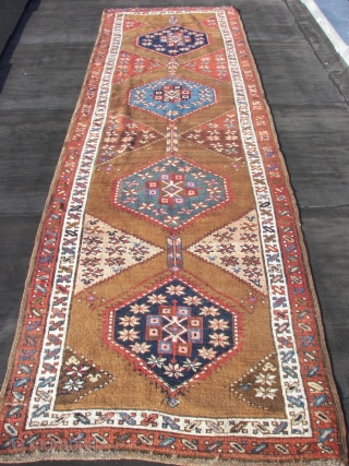 Runner ( Old. ca. 1920 .)  North West Persia/Iran, wool on wool. 370 cm x 115 cm. Good condition. Some low pile  Cleaned and washed .     