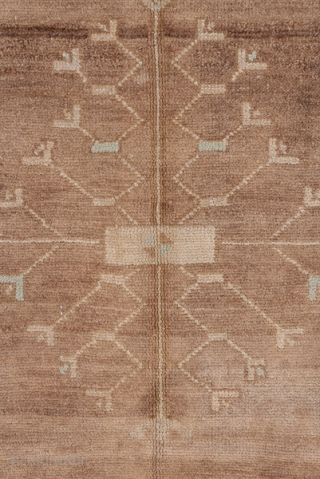 Oushak Carpet

9.8 x 10.3
2.98 x 3.13

This Oushak has an unusual single-wefted structure, almost like a Spanish rug. The golden beige open field centres  a soft brown hexagonal medallion and there are  ...