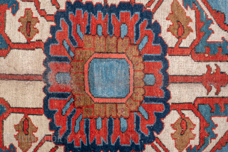 Antique Persian Serapi Carpet, Circa 1900. Bold ivory cruciform medallion set within a vibrant brick-red field framed by a richly detailed indigo border.

9'4" x 12'2"

Item No: 101637      