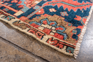 Antique Persian Serapi Carpet, Circa 1900. Bold ivory cruciform medallion set within a vibrant brick-red field framed by a richly detailed indigo border.

9'4" x 12'2"

Item No: 101637      