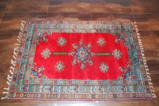 Tapis marocain en laine , 290cmX204cm , parfait état.                        