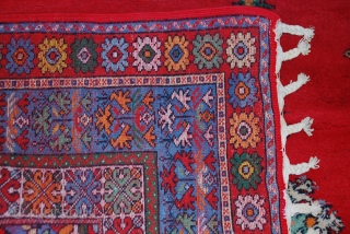 Tapis marocain en laine , 290cmX204cm , parfait état.                        