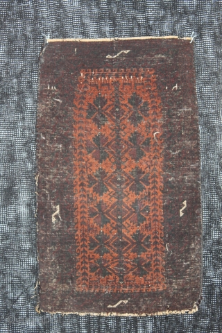 Beluch Rug.

Size: 0,75 cm x 0,56 cm
                          