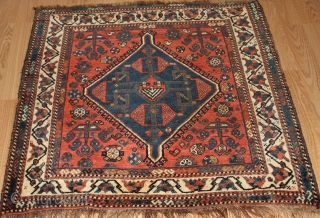 natural colour 19th century Qashqai rug Clean hand wash size 1.07cm x 1.07cm                    